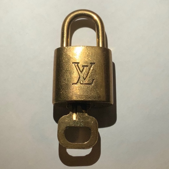 Vintage Louis Vuitton Brass ‘302’ Padlock in Goldtone with Goldtone Key [|] - Picture 2 of 6